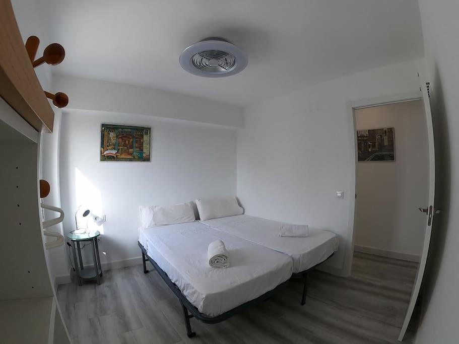 Roch - Stylish Apartment Near Metro Sevilla Exteriör bild