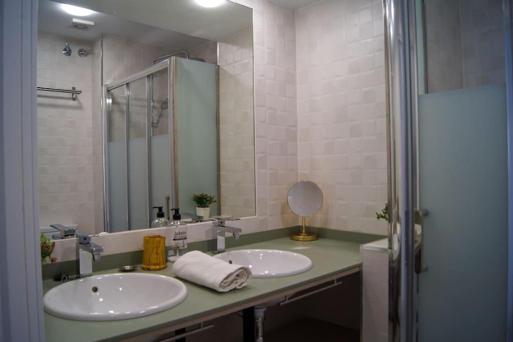 Roch - Stylish Apartment Near Metro Sevilla Exteriör bild