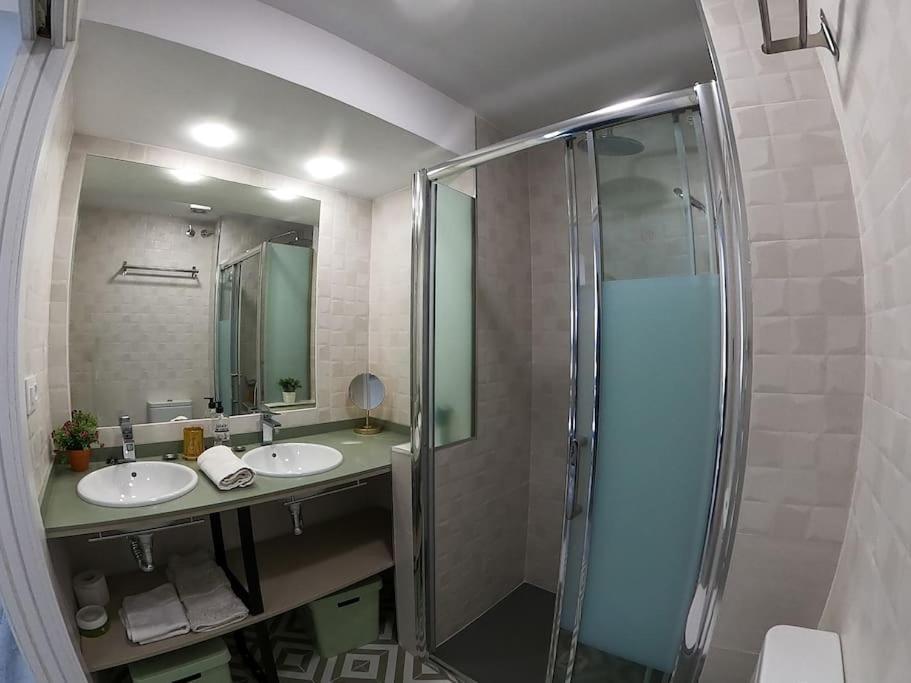 Roch - Stylish Apartment Near Metro Sevilla Exteriör bild